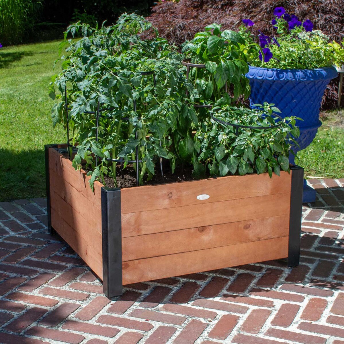 Recycled wood raised planter